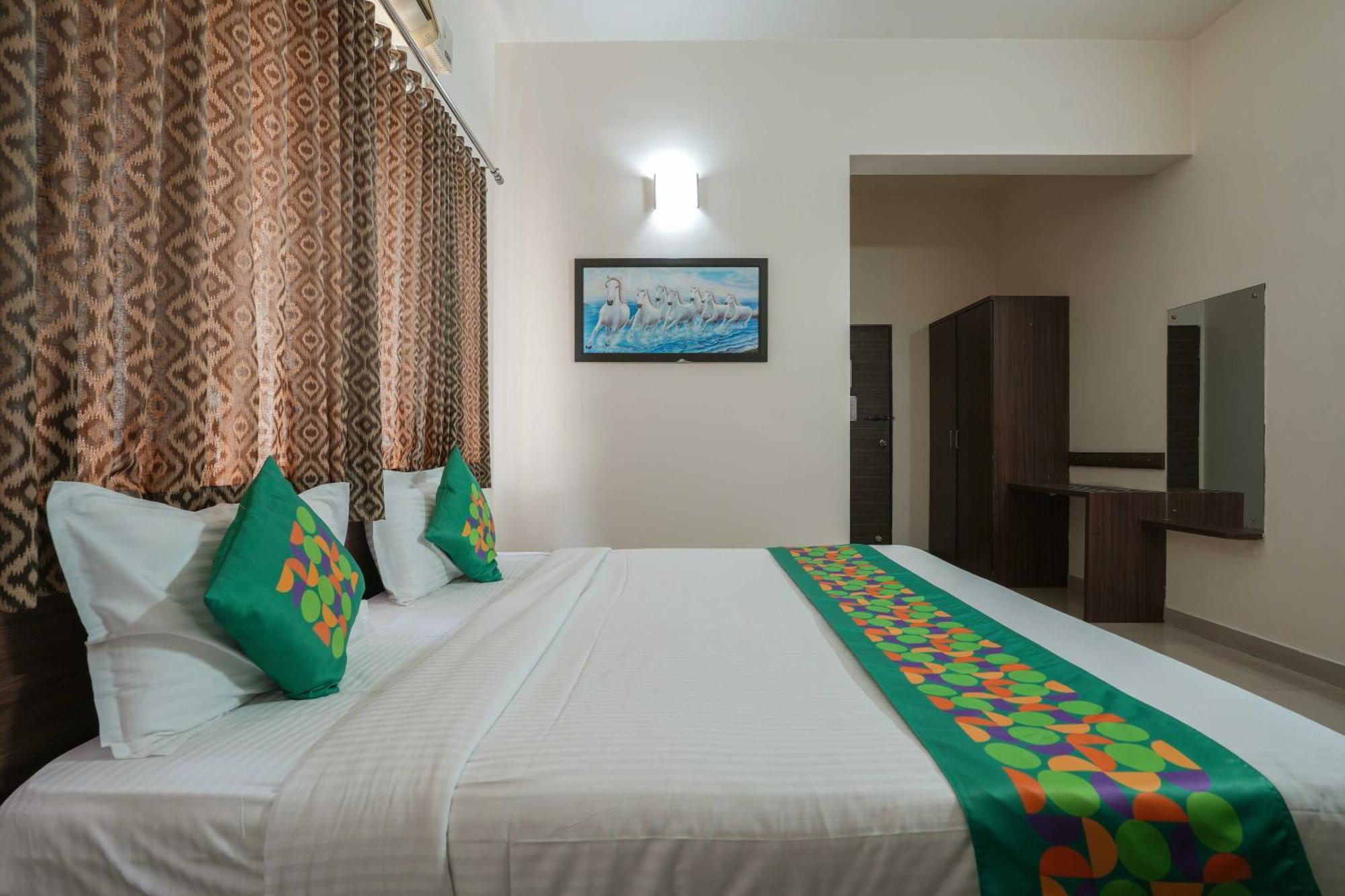 Treebo Pappilon Palace - Pvs Circle Mangaluru Exterior foto