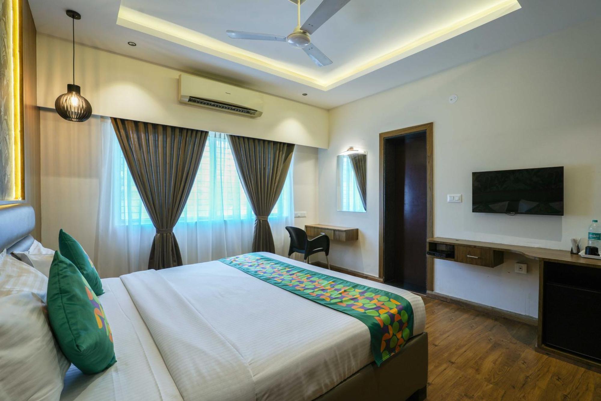 Treebo Pappilon Palace - Pvs Circle Mangaluru Exterior foto